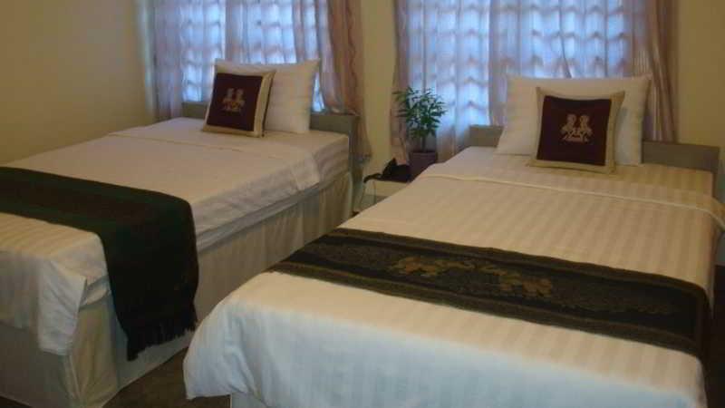 G Eleven Hotel Phnom Penh Extérieur photo