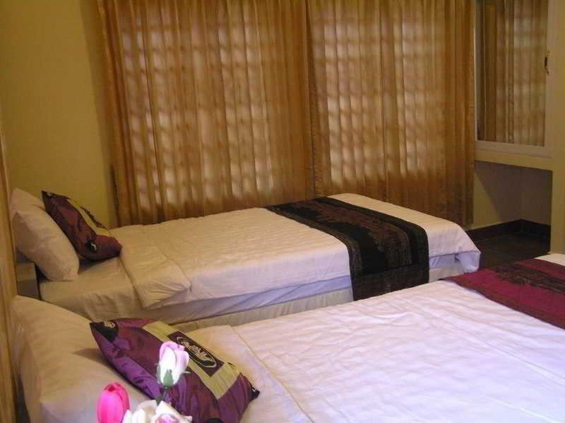 G Eleven Hotel Phnom Penh Extérieur photo