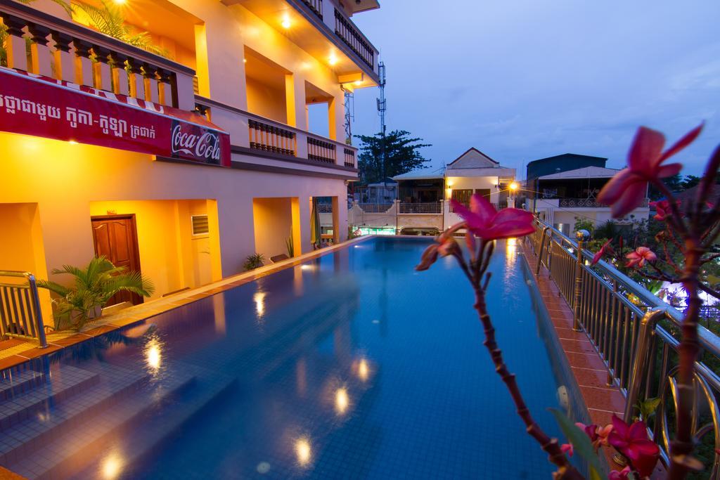 G Eleven Hotel Phnom Penh Extérieur photo