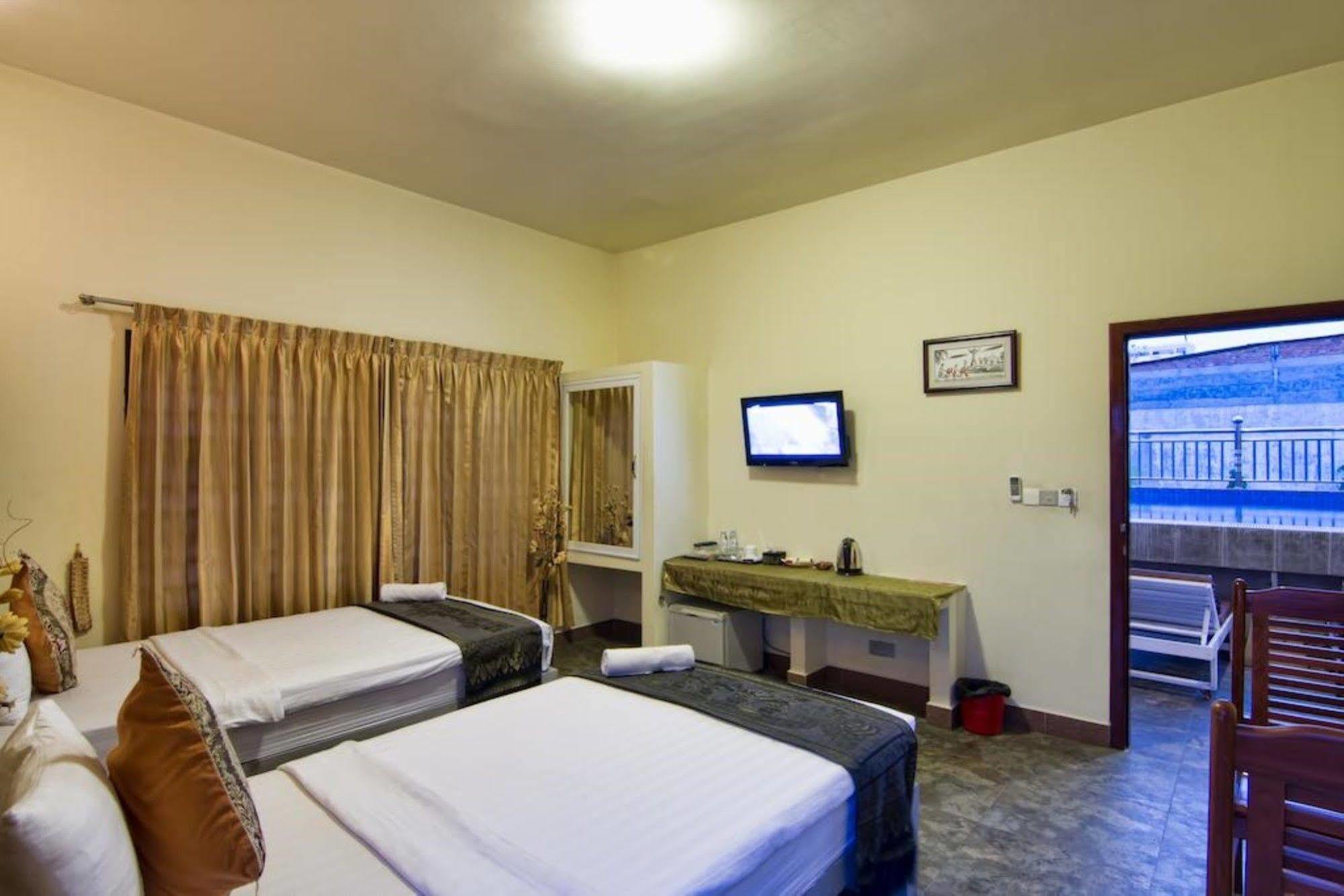 G Eleven Hotel Phnom Penh Extérieur photo