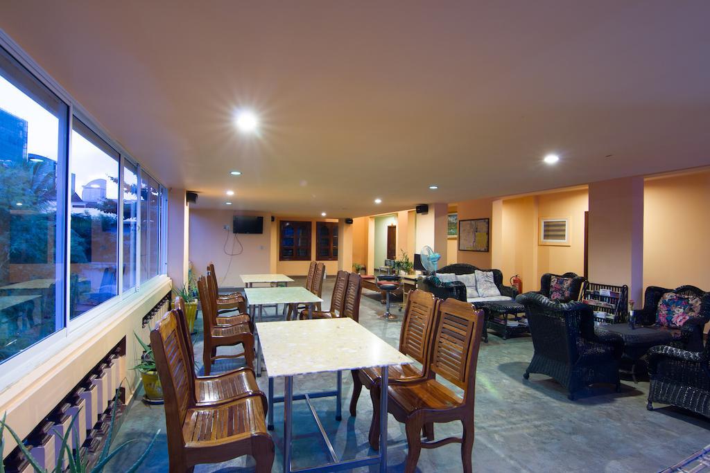 G Eleven Hotel Phnom Penh Extérieur photo