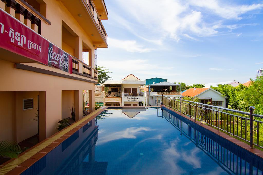 G Eleven Hotel Phnom Penh Extérieur photo