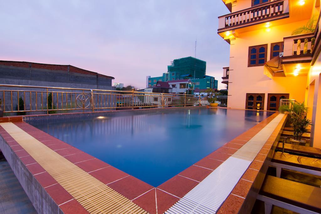 G Eleven Hotel Phnom Penh Extérieur photo
