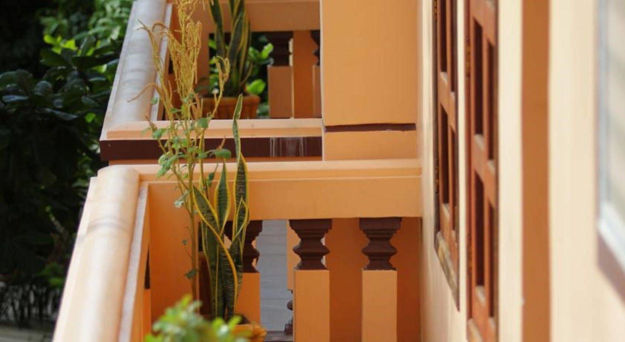 G Eleven Hotel Phnom Penh Extérieur photo